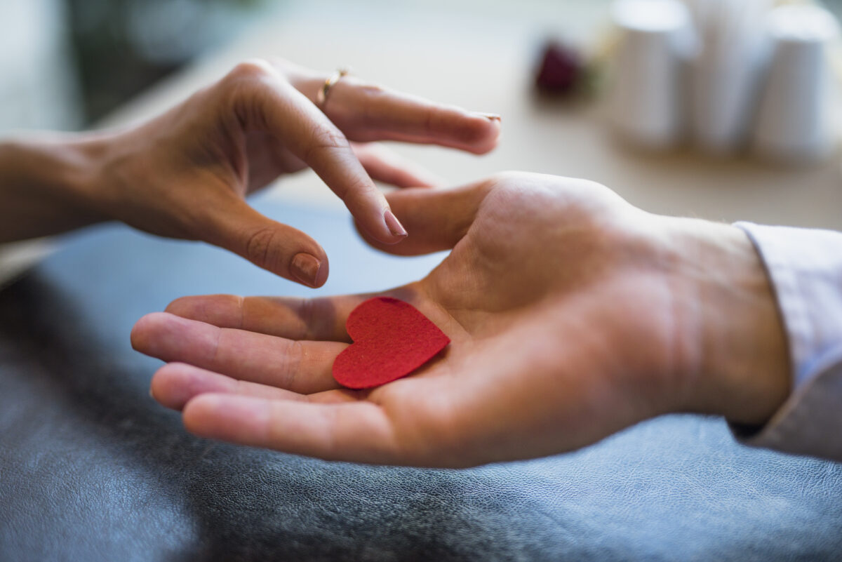 UM ATO DE AMOR: VACINAÇÃO E DOAÇÃO DE SANGUE SALVAM VIDAS